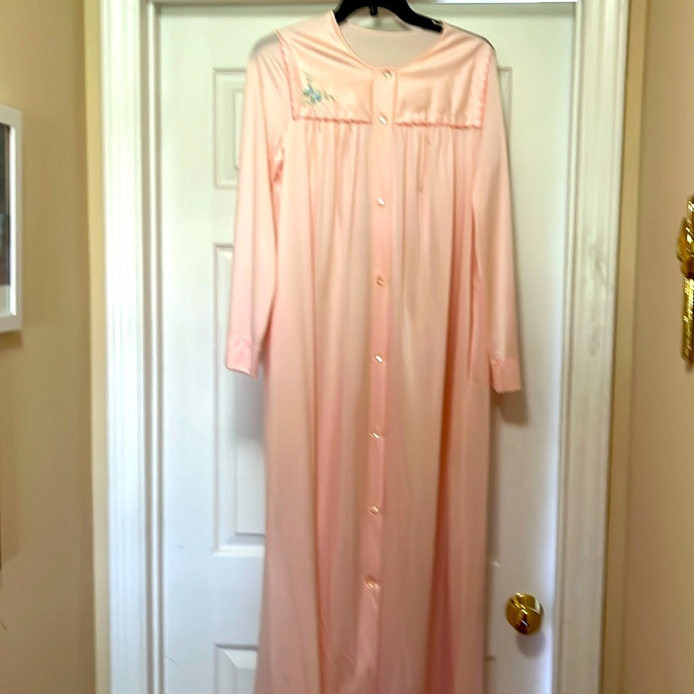 Shadow line long Robe Button Down long sleeve with pockets Size Small New